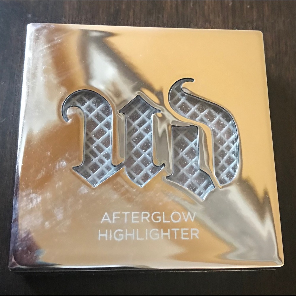 Powder Highlighter - Picture 2 of 3